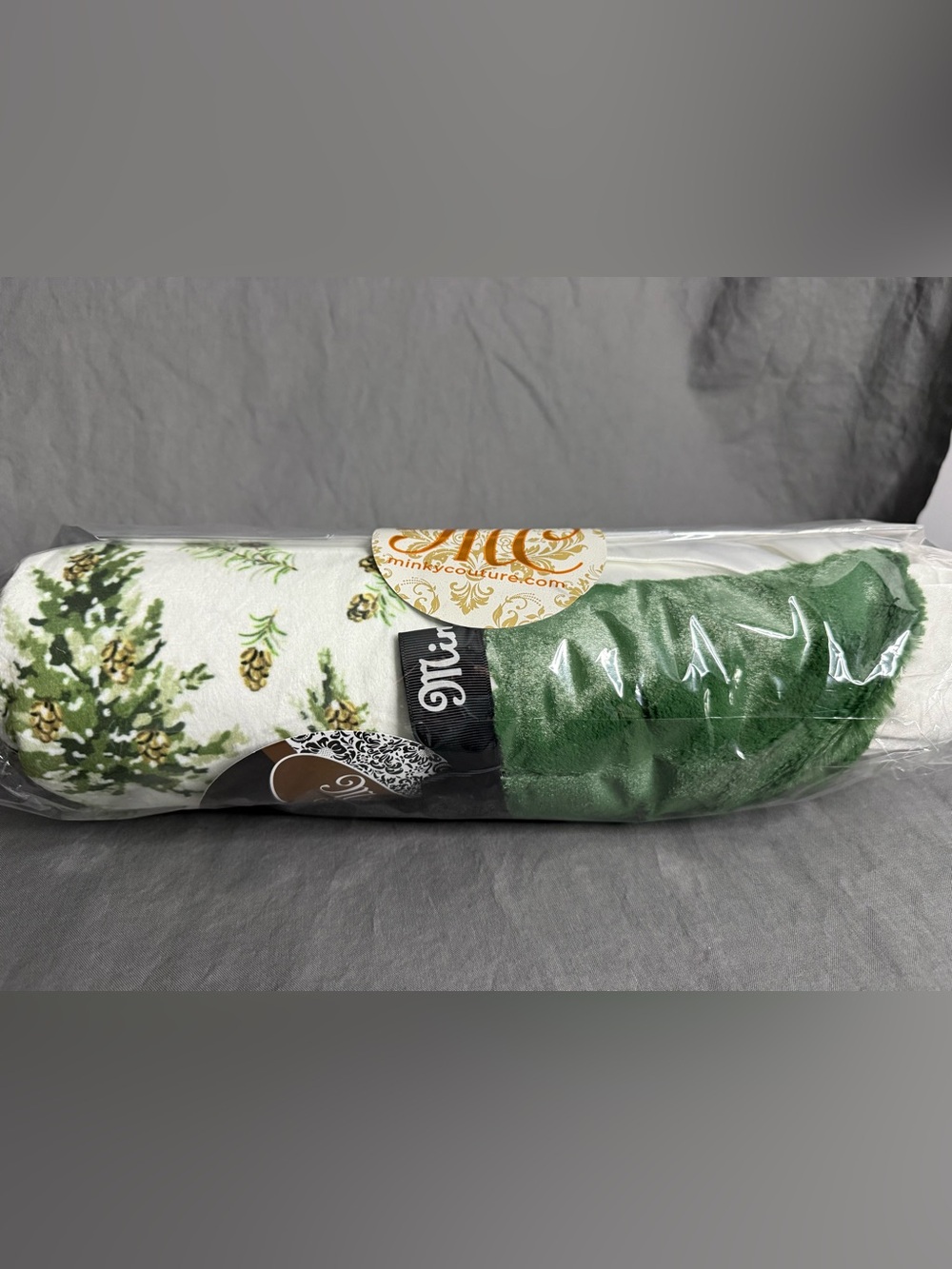 Holiday Pine Tree Plush Throw Blanket - Green & White